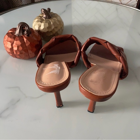 woven strap sandal - Picture 6 of 9